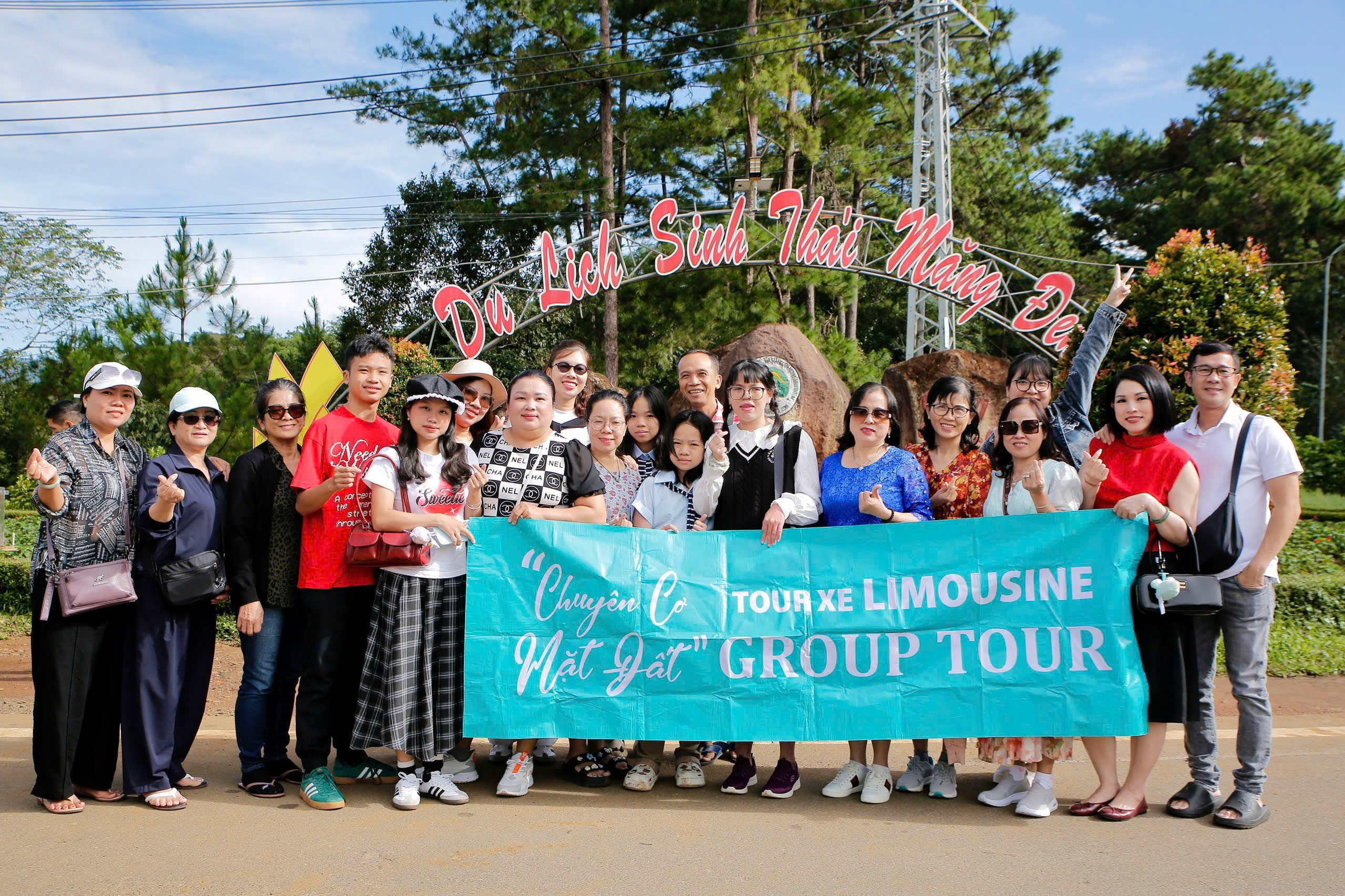 tour-du-lich-bang-xe-limousine-thang-12(3)