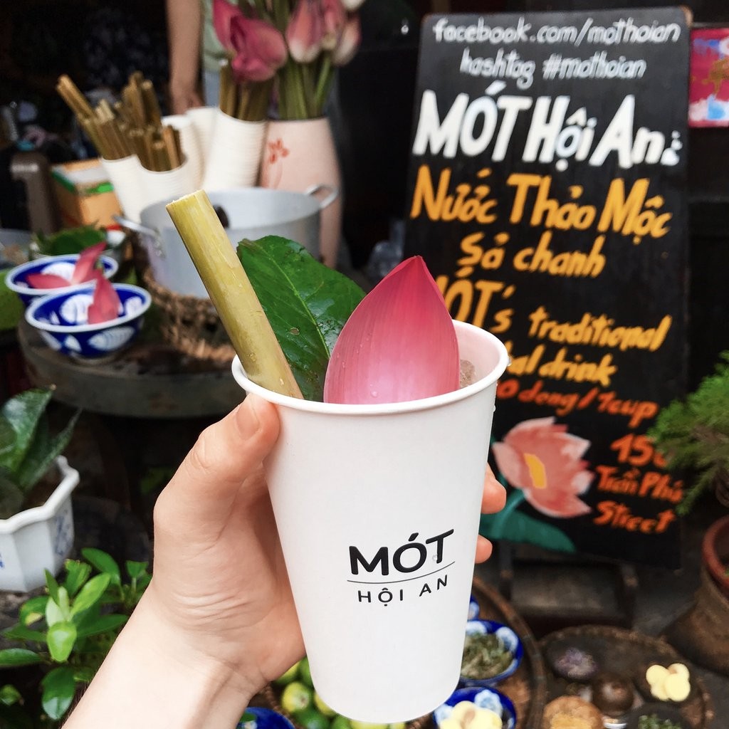 thưởng thức nước mót tại Hội An