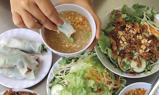 banh-uot-cuon-thit-nuong