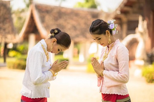 đi du lịch Thái Lan cần chuẩn bị gì, cách chào hỏi