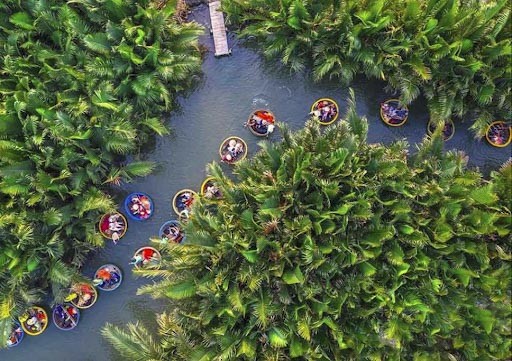 Đi thuyền thúng ở Rừng Dừa Bảy Mẫu
