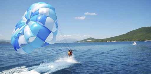 Cano kéo dù bay