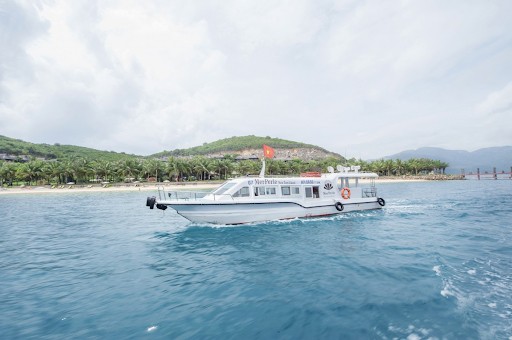  tour du lịch nha trang 1 ngày - cano ra đảo