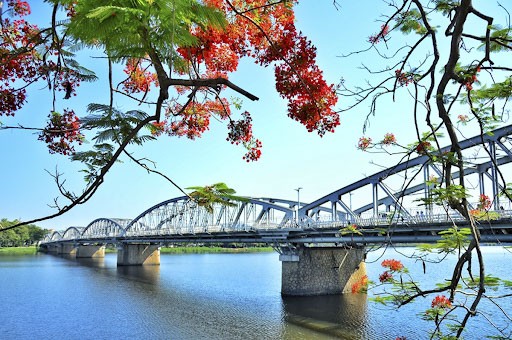 cau-trang-tien-hue
