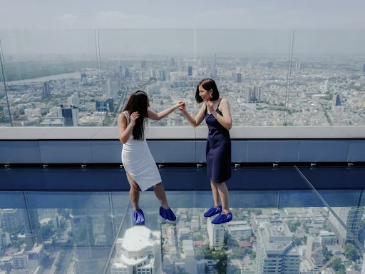 Check-in cầu kính Mahanakhon Skywalk Thái Lan