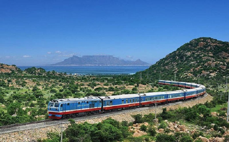 Di chuyển đến Đà Nẵng bằng tàu 