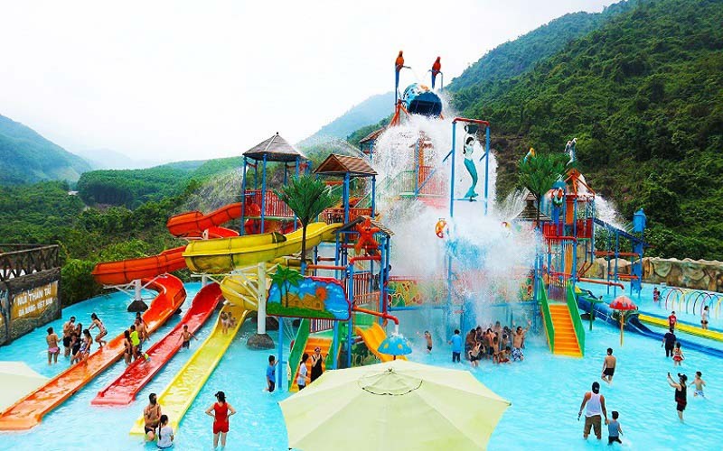Suối khoáng nóng núi Thần Tài