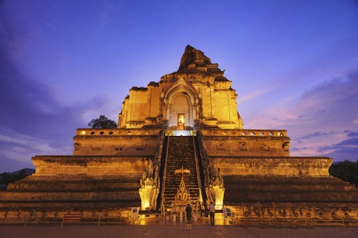 Chùa Chedi Luang, địa điểm du lịch Thái Lan