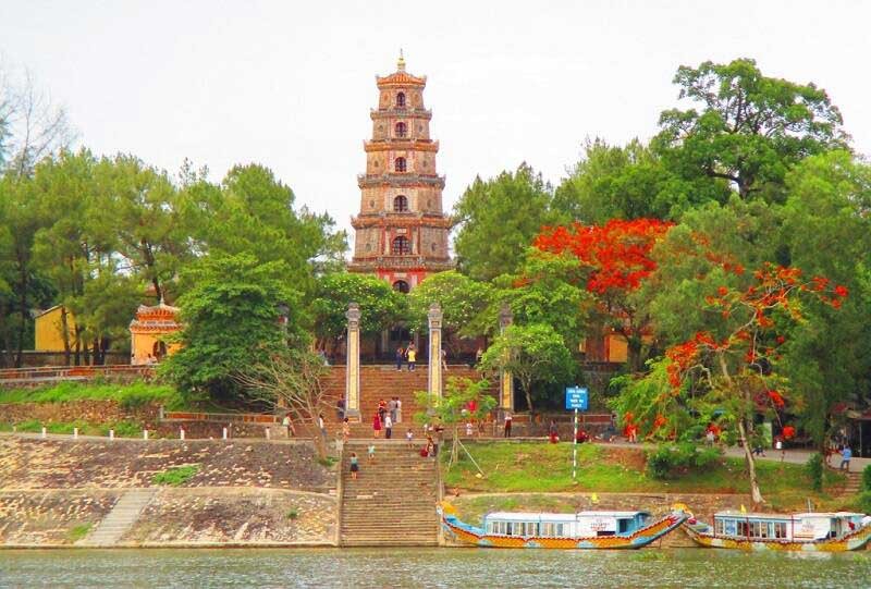 Chùa thiên mụ gần đồi vọng cảnh