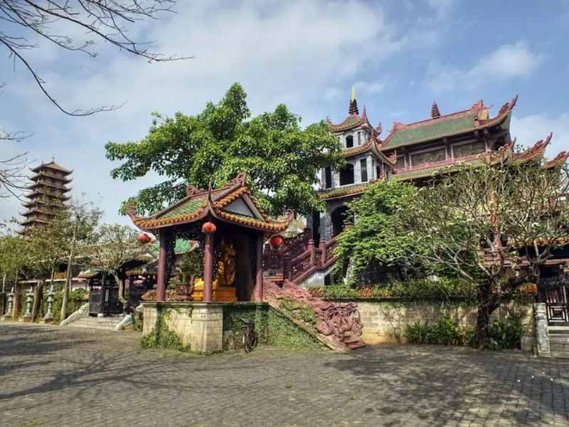 Cổng tam quan