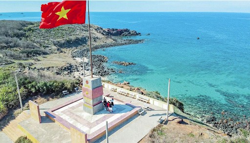 Cột cờ đảo Phú Quý