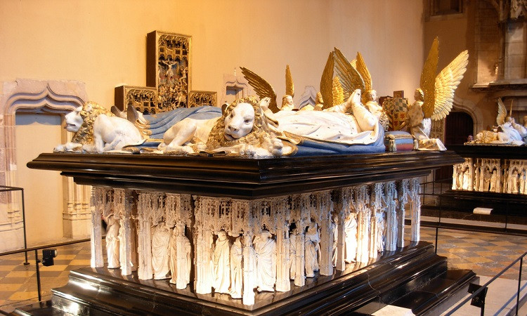 Cung điện Palais des Ducs Cung điện Palais des Ducs