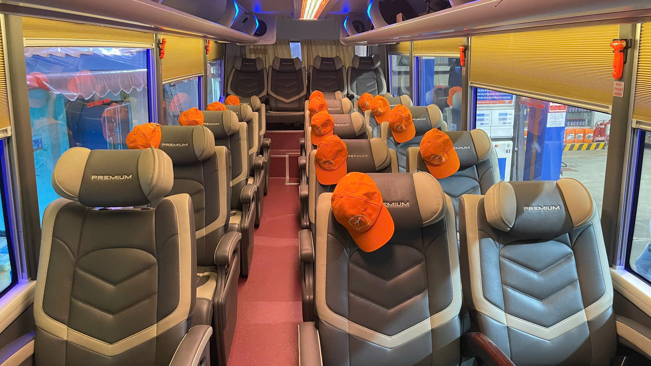 tour-du-lich-bang-xe-limousine-thang-12