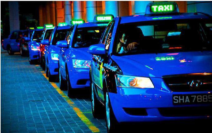 Di chuyển tại Singapore bằng xe taxi 