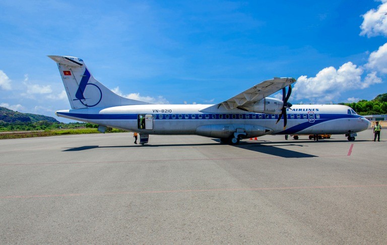 Di chuyển đến Côn Đảo bằng máy bay