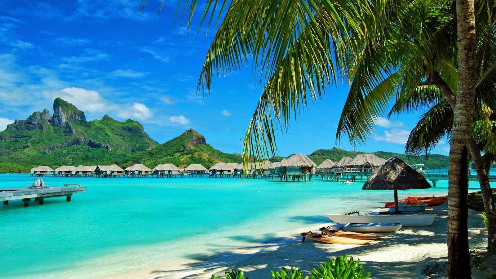 Phú Quốc với biển xanh cát trắng.