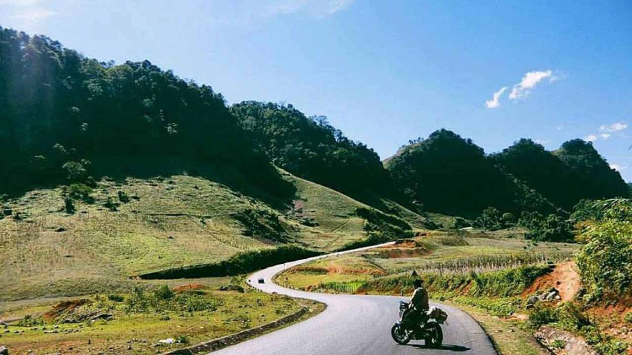 Di chuyển đến Mộc Châu bằng xe máy