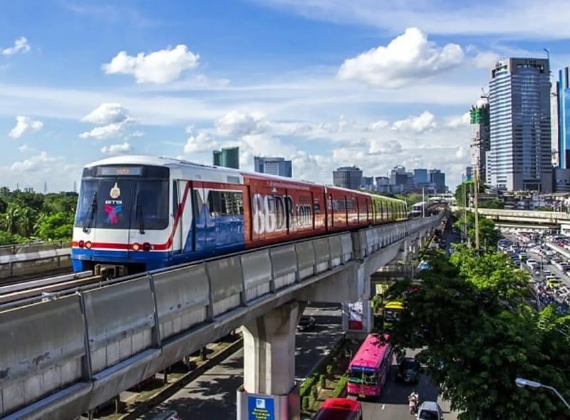 Di chuyển bằng tàu điện ngầm Di chuyển bằng tàu điện ngầm