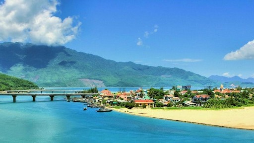 Khung cảnh nên thơ của biển Thuận An Huế