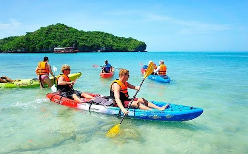 Di chuyển ra cảng Cù Lao Chàm bằng phao
