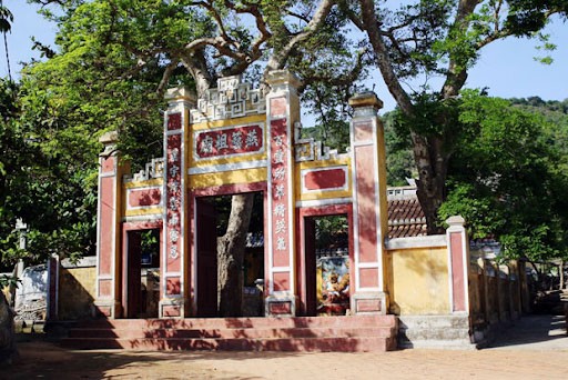 Miếu Tổ nghề yến Cù Lao Chàm