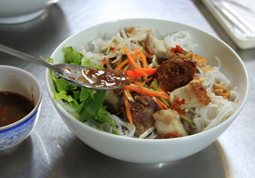 Bún mắm nêm món ăn không thể bỏ lỡ khi đến Đà Thành