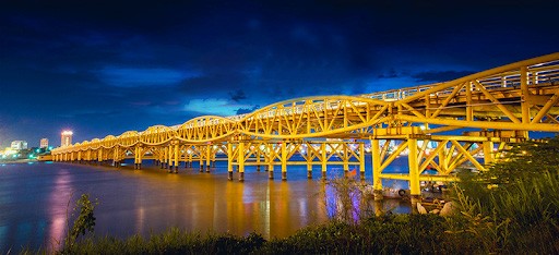 Phong cảnh cầu Nguyễn Văn Trỗi về đêm