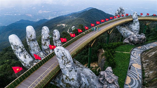 Cầu vàng nổi tiếng tại Bà Nà Hills
