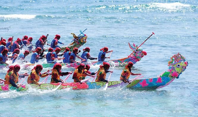 Lễ hội đua thuyền tại đảo Lý Sơn vào tháng 1 Âm lịch