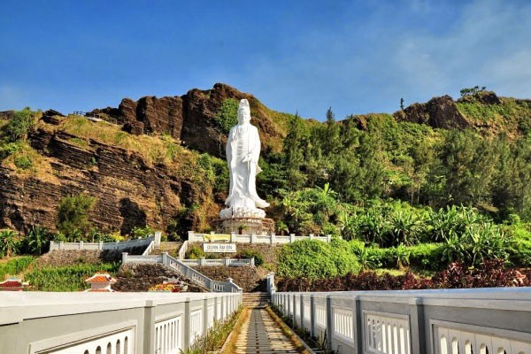 Khung cảnh tại chùa Đục Lý Sơn