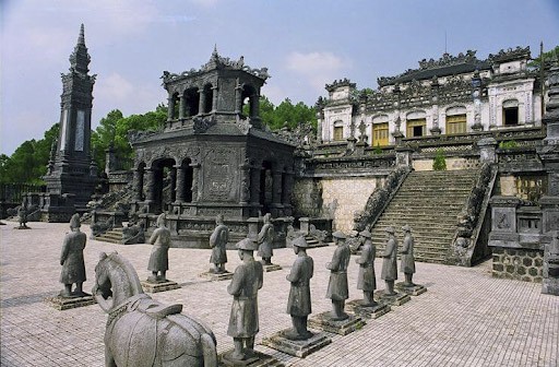 Các lăng tẩm ở Huế