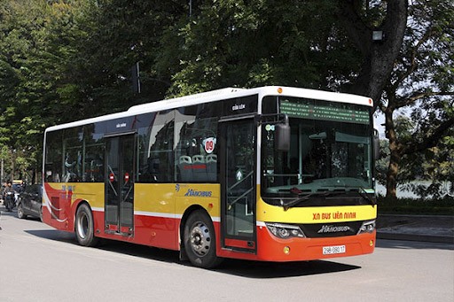 Di chuyển bằng xe bus