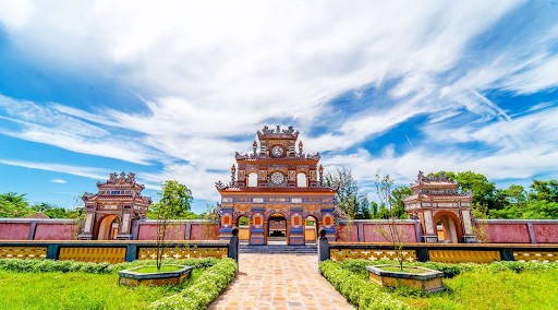 Vẻ đẹp bên ngoài của Lăng Dục Đức