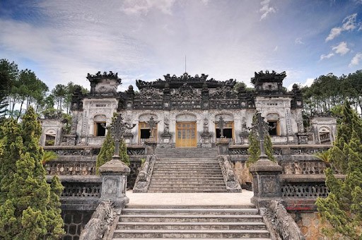Khung cảnh hùng vĩ của lăng Khải Định
