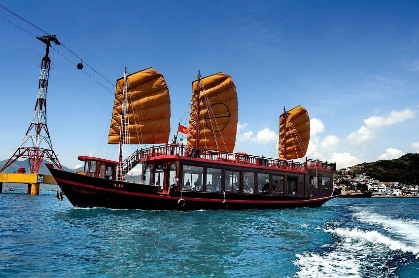 Du thuyền đế vương Emperor Cruises (Ảnh ST) Du thuyền đế vương Emperor Cruises