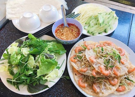 Bánh xèo tôm nhảy Ghềnh Ráng Tiên Sa