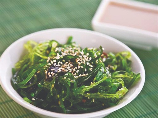 gỏi rong biển nổi tiếng tại Cổng Tò Vò ở Lý Sơn  