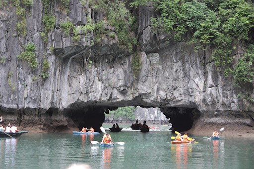Hang Luồn ở Hạ Long
