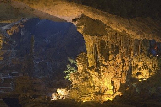 Hang Sửng Sốt 