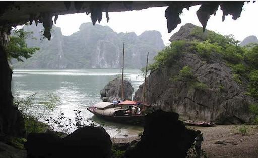 Hang Trinh Nữ Hạ Long