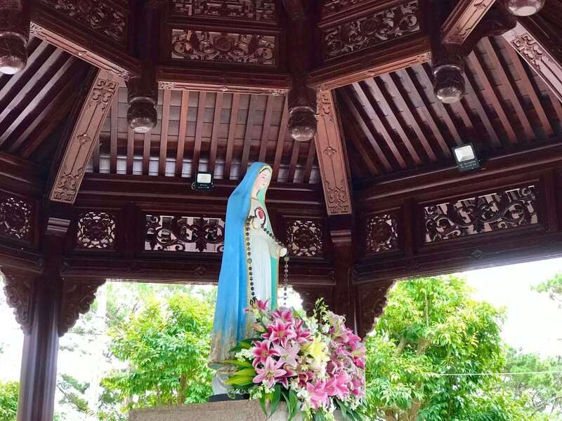 Vẻ đẹp tượng Đức Mẹ Măng Đen Vẻ đẹp tượng Đức Mẹ Măng Đen