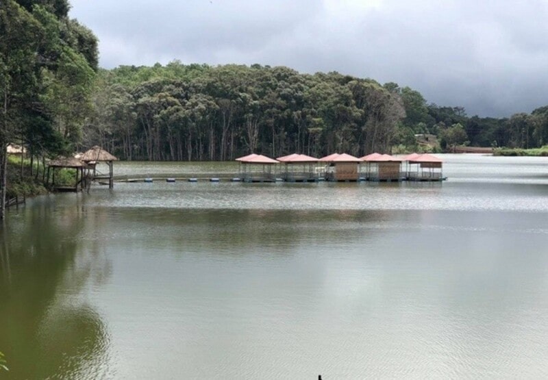Vẻ đẹp yên bình, thanh tĩnh của hồ Toong Đam Vẻ đẹp yên bình, thanh tĩnh của hồ Toong Đam