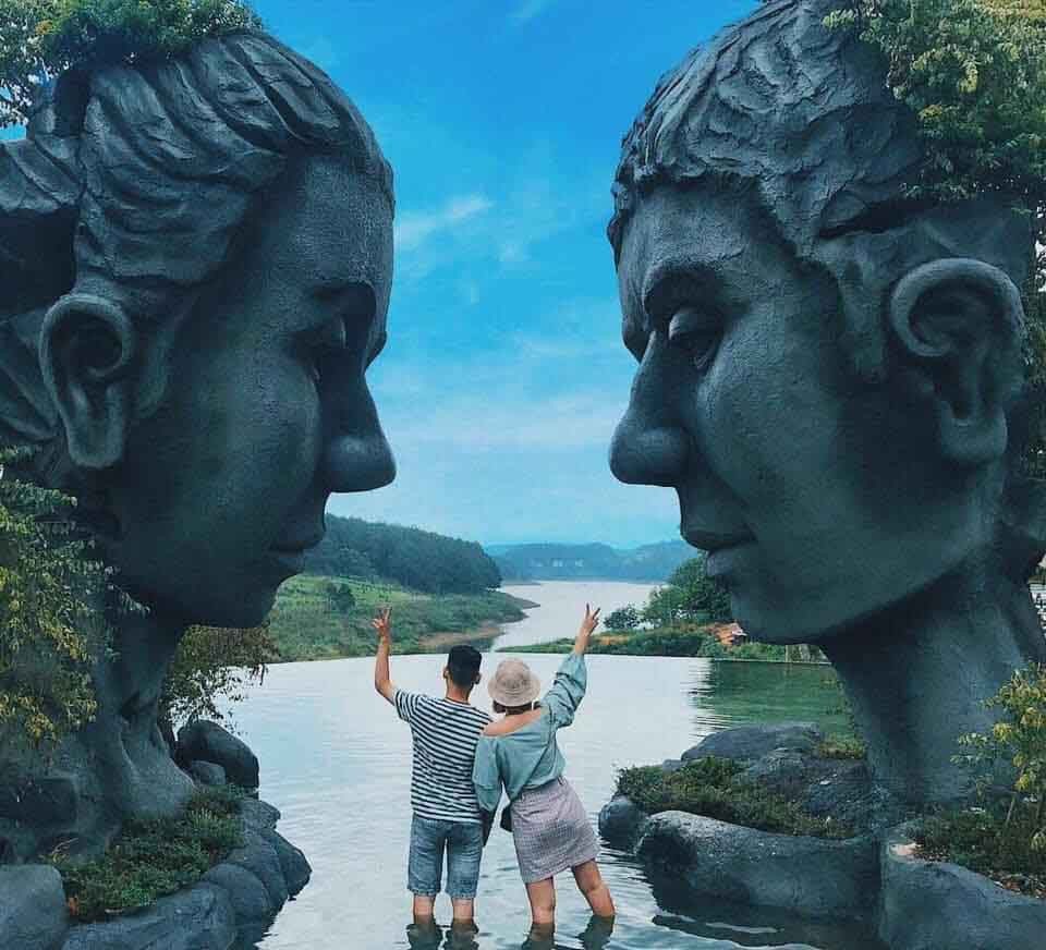 Tham quan hồ Vô Cực