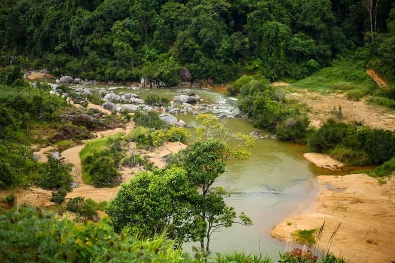 Picnic bên bờ suối cầu treo Kon Tu Rằng Picnic bên bờ suối cầu treo Kon Tu Rằng