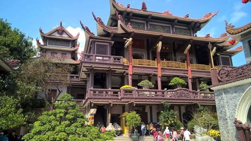 Khách du lịch nói gì khi chiêm ngưỡng tượng Phật nơi chùa Thiên Hưng