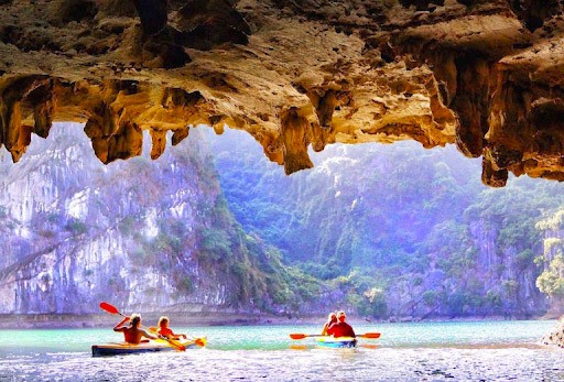Khám phá Hang Luồn Hạ Long