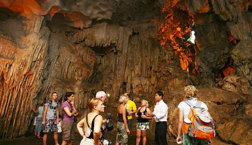 Tham quan hang Sửng Sốt Hạ Long