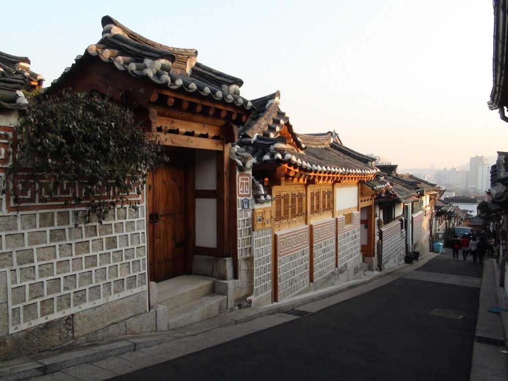 Khám phá vẻ đẹp của ngôi làng cổ Bukchon Hanok, Hàn Quốc Khám phá vẻ đẹp của ngôi làng cổ Bukchon Hanok, Hàn Quốc