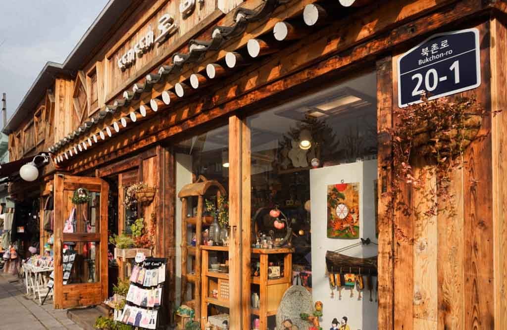 Khám phá vẻ đẹp của ngôi làng cổ Bukchon Hanok, Hàn Quốc Khám phá vẻ đẹp của ngôi làng cổ Bukchon Hanok, Hàn Quốc