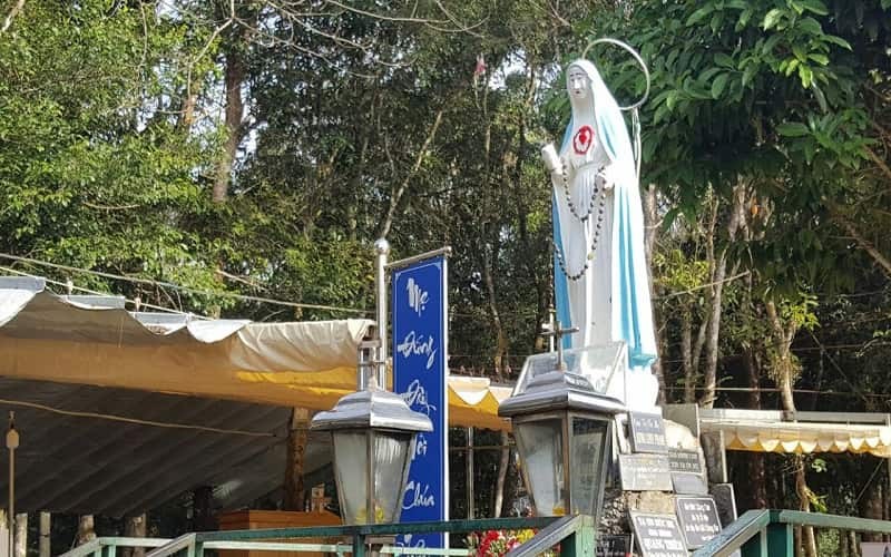 Khám phá vẻ đẹp tượng Đức Mẹ Măng Đen Khám phá vẻ đẹp tượng Đức Mẹ Măng Đen